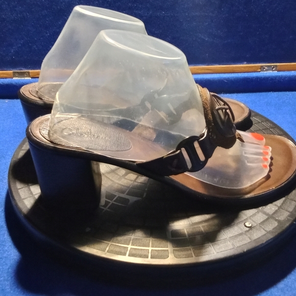 Cole Haan Brown Leather 2-1/2 Inch T-Strap Heels, Sz. 9.5B-US - Picture 2 of 8